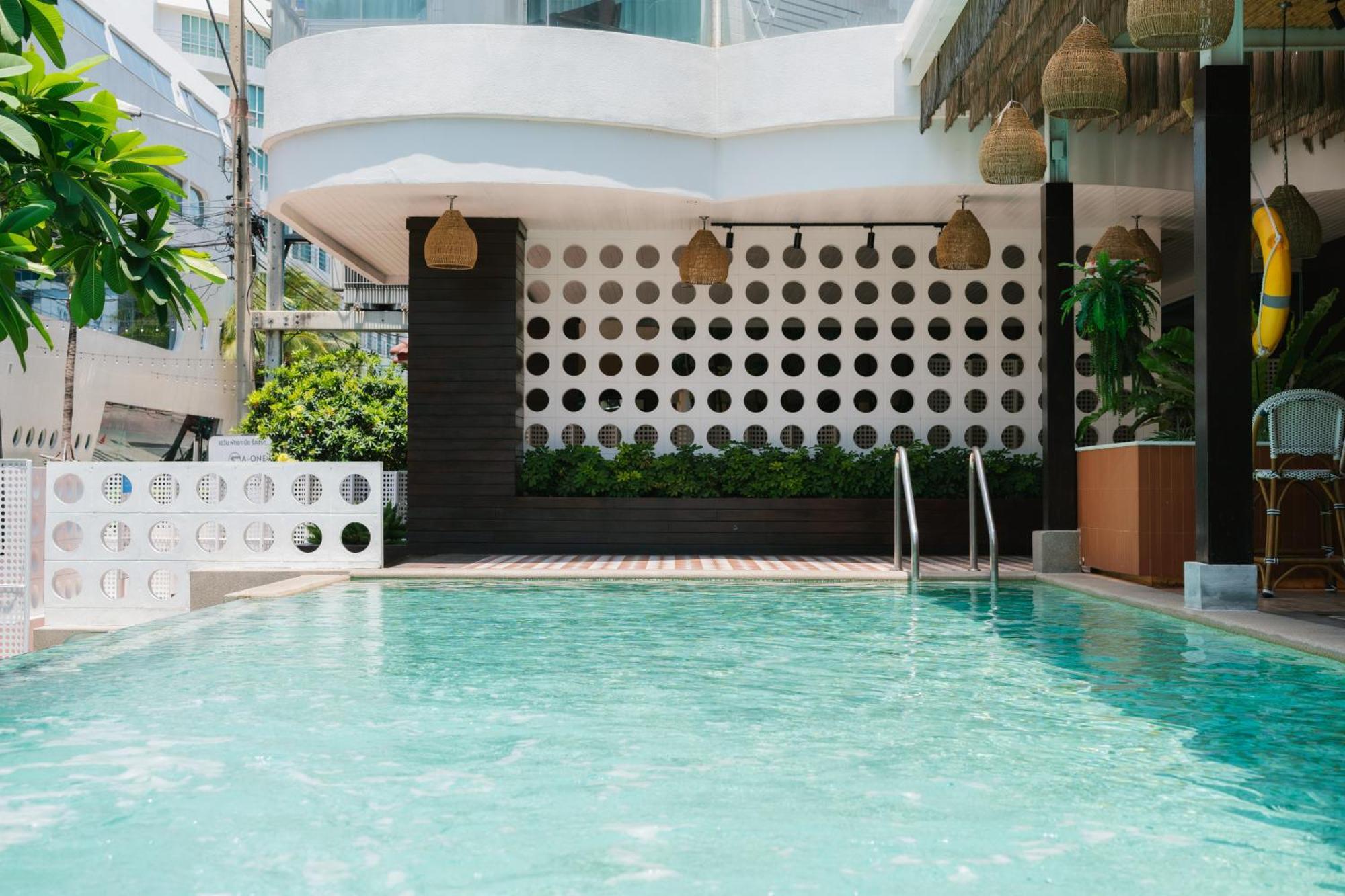 เอ-วัน พัทยาบีชรีสอร์ท Pattaya